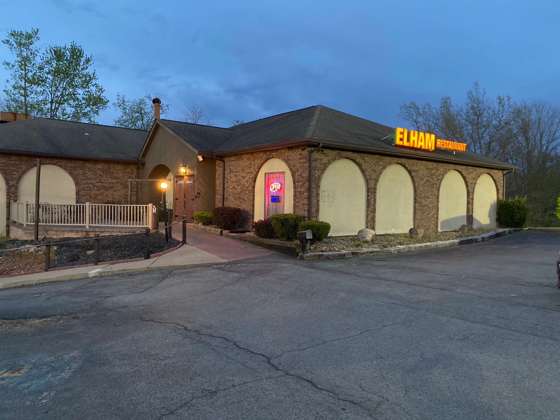 Ohio Youngstown Elham Restaurant photo 5